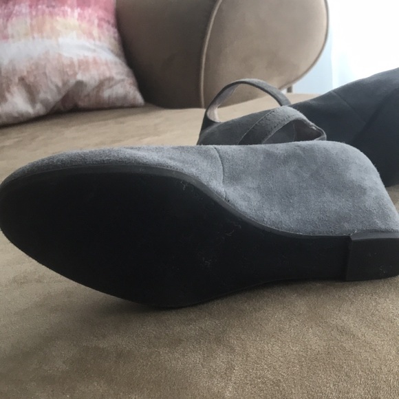 Johnston & Murphy grey suede Tracey ankle strap wedges - Picture 6 of 6